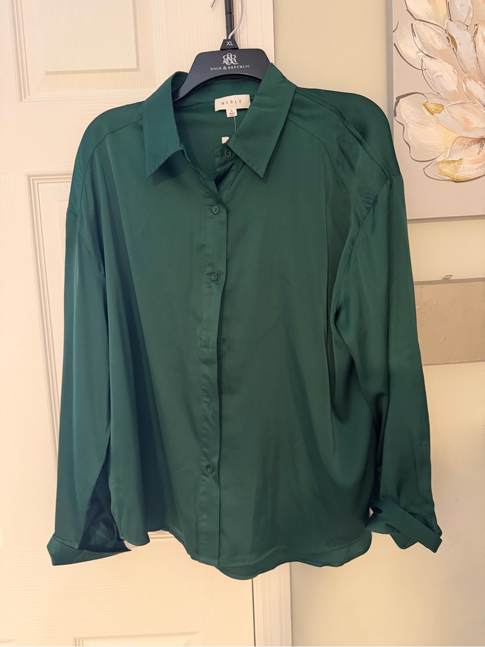 MARBLE Women's Emerald Green Button-Down Collared Shirt
